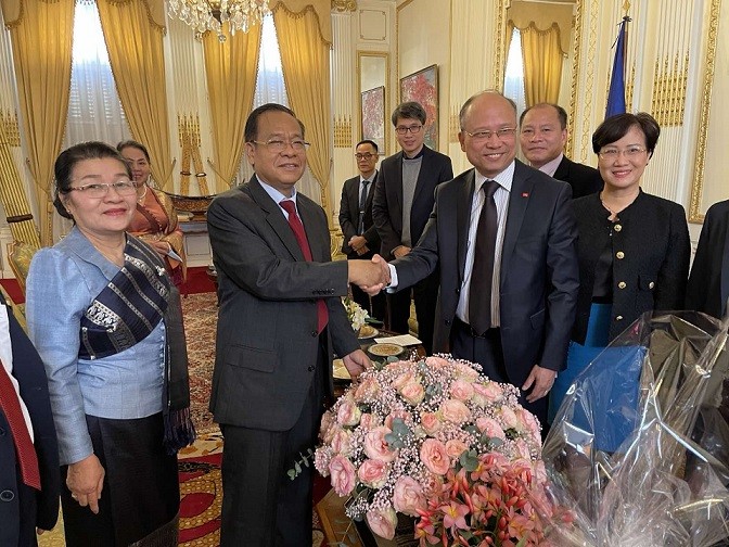Vietnam congratulates Lao Embassy in France on traditional festival Bunpimay